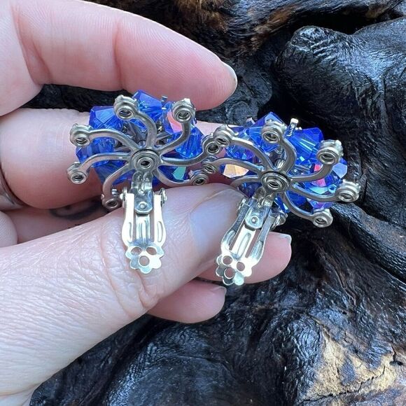 Vintage Weiss Aurora Borealis Rhinestone Clip Earrings Blue Flower Cluster Star - Picture 11 of 14